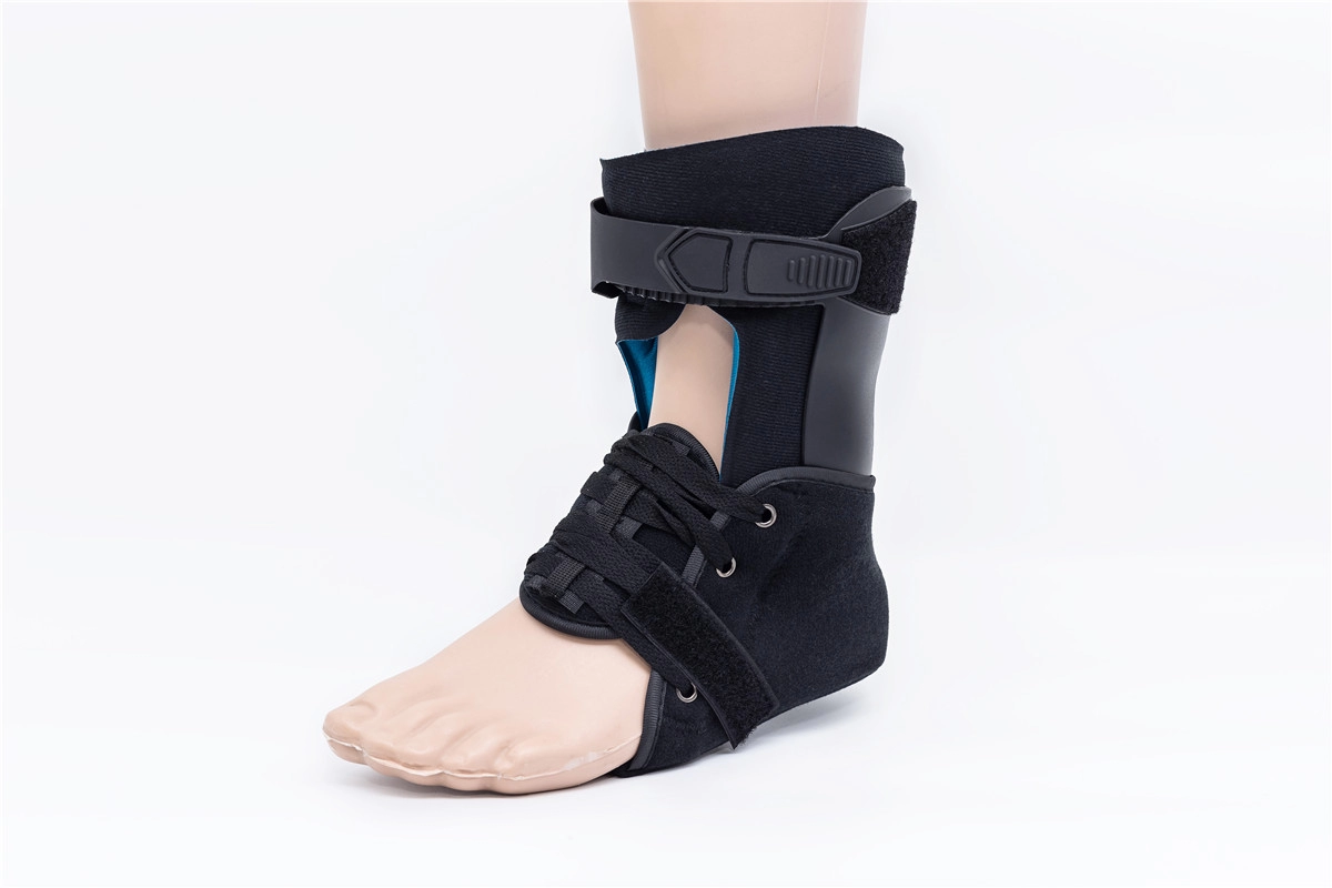 รองรับเท้าข้อเท้า AFO สั้นแบบปรับได้และรั้งสำหรับการรักษาเสถียรภาพของแขนขาที่ต่ำกว่าหรือการฟื้นฟูสมรรถภาพบรรเทาอาการปวด